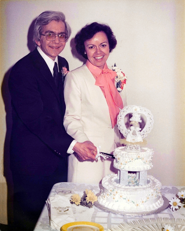 1981b-02-28 Lance - Dianne Wedding - Cake Cutting-sp